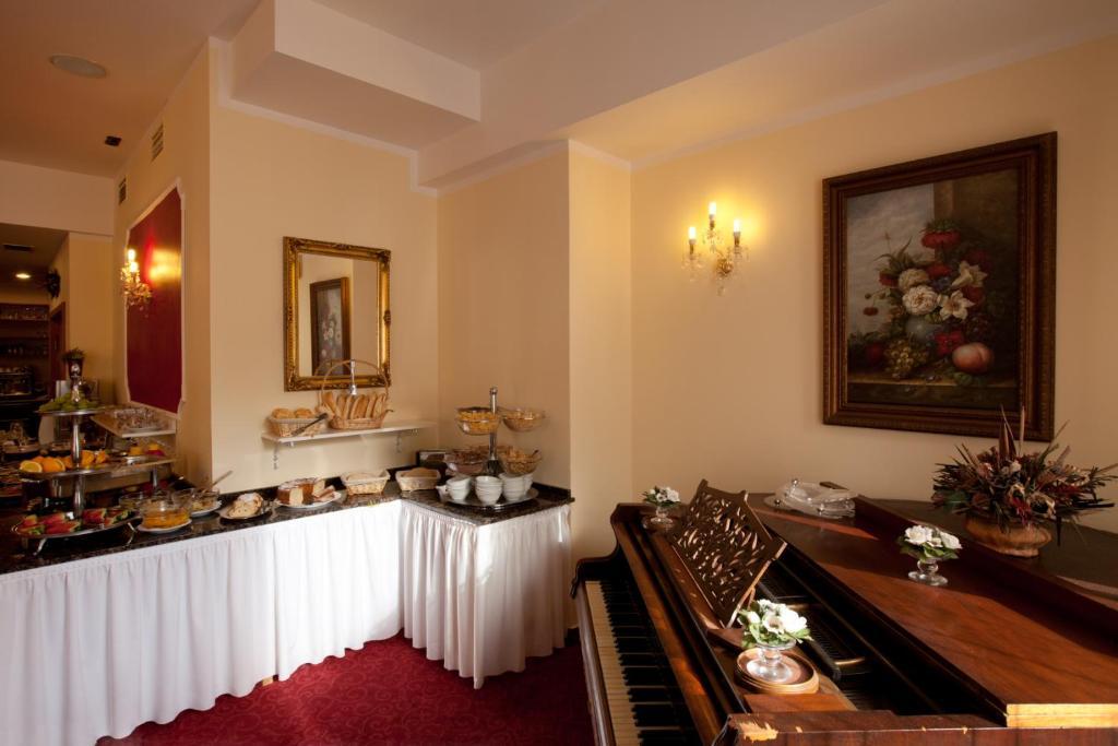 Hotel Savoy Ческе-Будеёвице Экстерьер фото