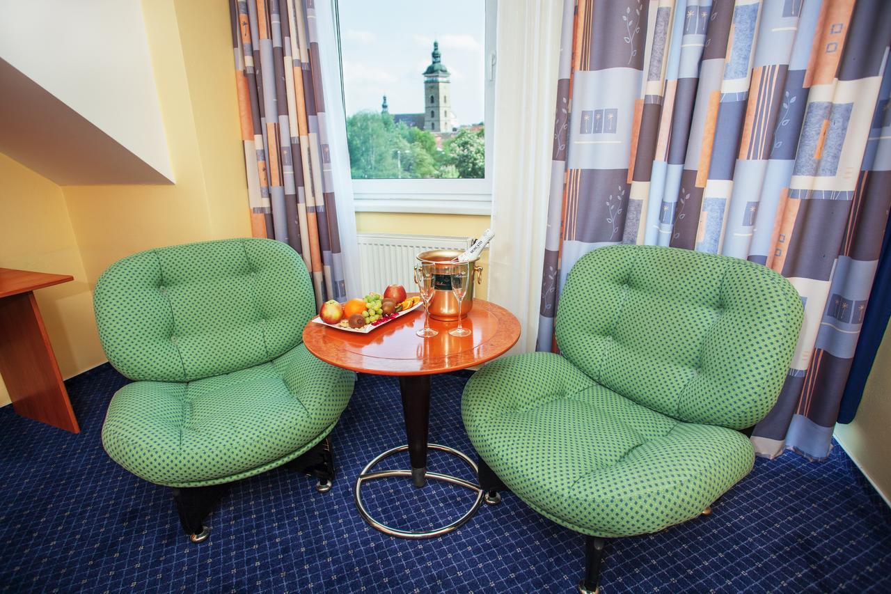 Hotel Savoy Ческе-Будеёвице Экстерьер фото