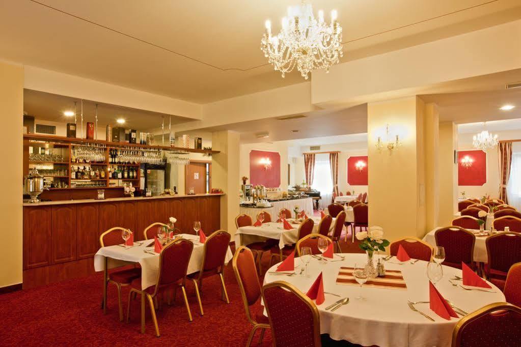 Hotel Savoy Ческе-Будеёвице Экстерьер фото