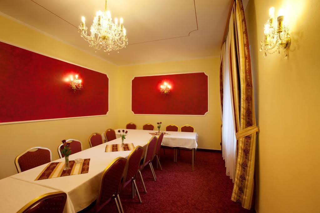 Hotel Savoy Ческе-Будеёвице Экстерьер фото