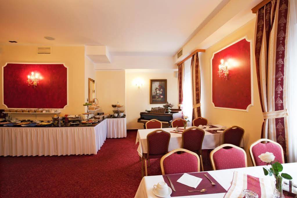 Hotel Savoy Ческе-Будеёвице Экстерьер фото
