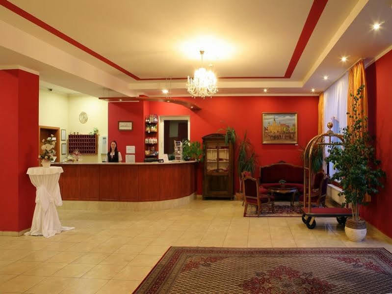 Hotel Savoy Ческе-Будеёвице Экстерьер фото
